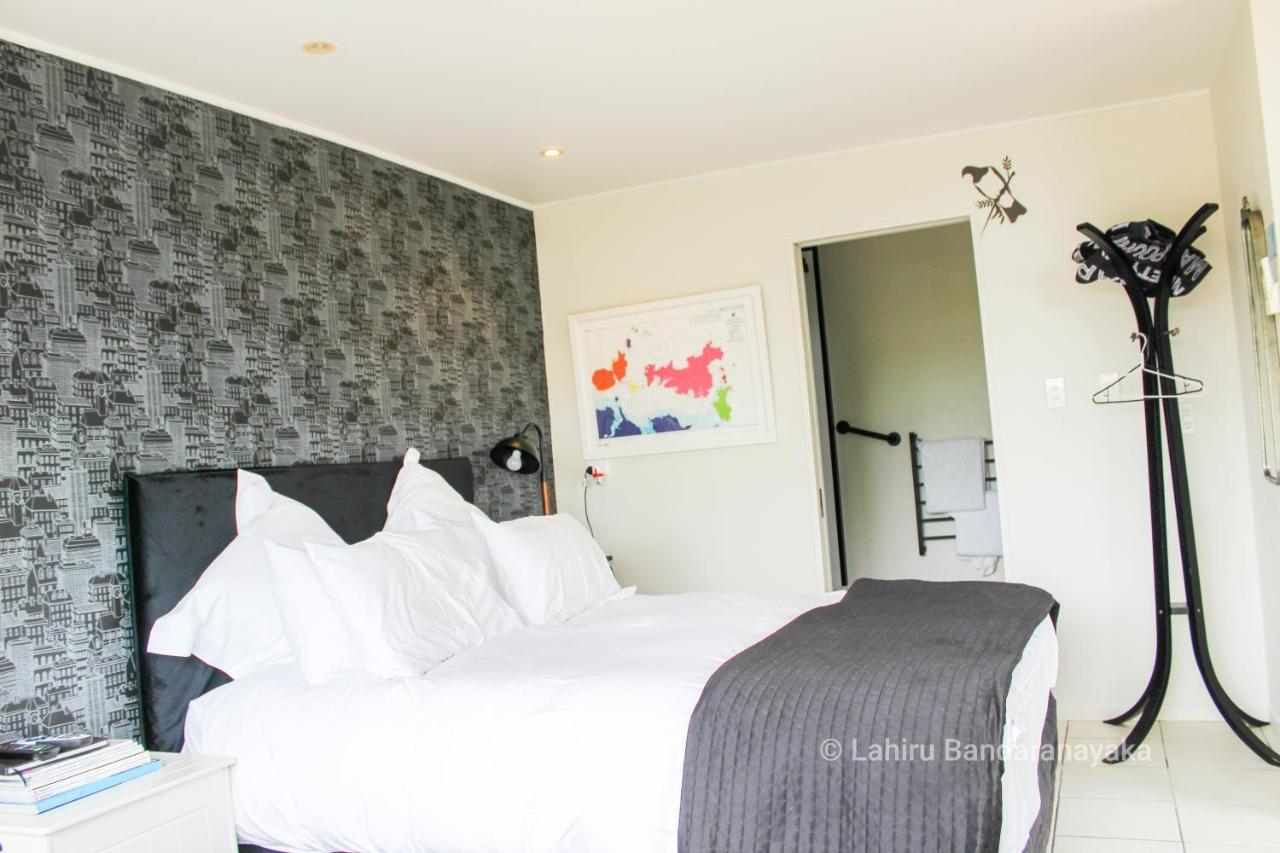 Le Chalet Waiheke Apartments Ostend ภายนอก รูปภาพ