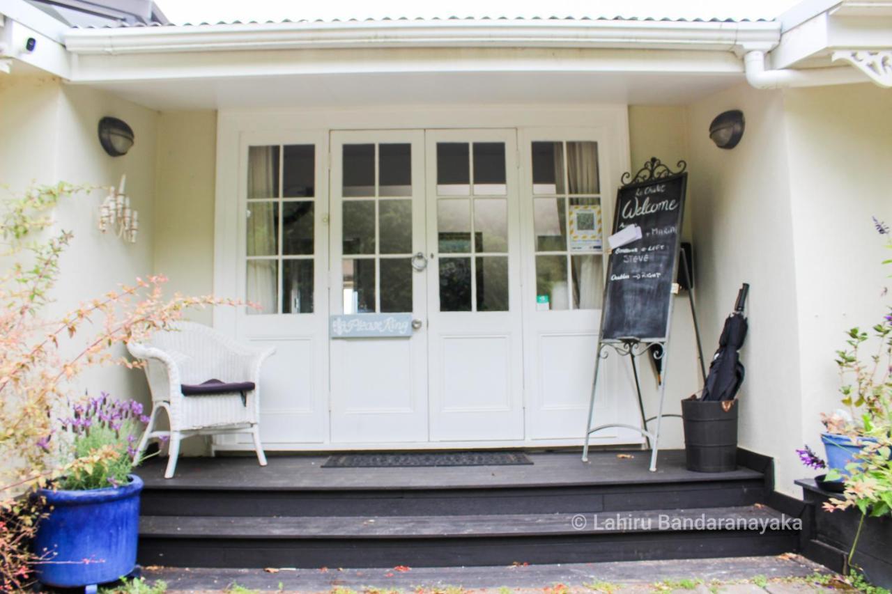 Le Chalet Waiheke Apartments Ostend ภายนอก รูปภาพ