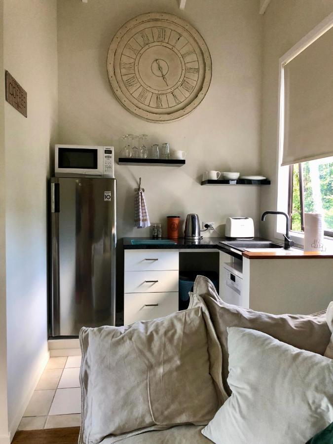 Le Chalet Waiheke Apartments Ostend ภายนอก รูปภาพ