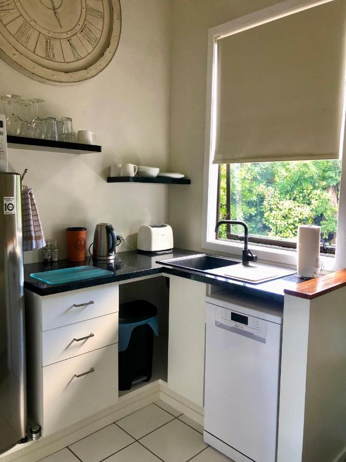 Le Chalet Waiheke Apartments Ostend ภายนอก รูปภาพ