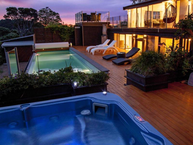 Le Chalet Waiheke Apartments Ostend ภายนอก รูปภาพ