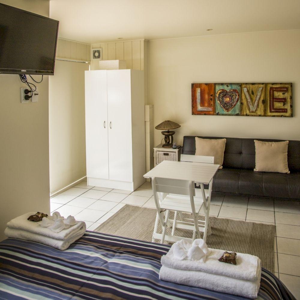 Le Chalet Waiheke Apartments Ostend ภายนอก รูปภาพ