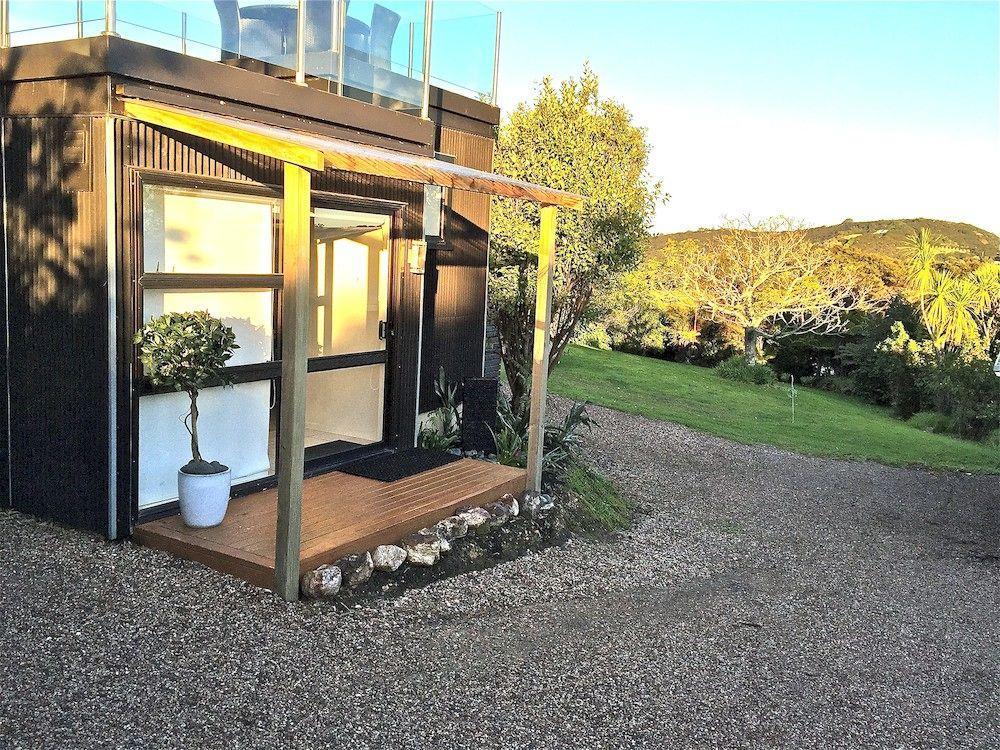 Le Chalet Waiheke Apartments Ostend ภายนอก รูปภาพ