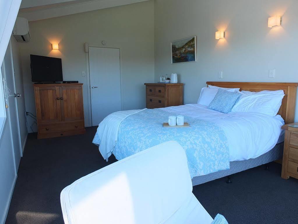 Le Chalet Waiheke Apartments Ostend ภายนอก รูปภาพ