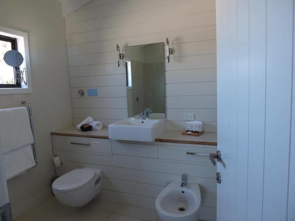 Le Chalet Waiheke Apartments Ostend ภายนอก รูปภาพ