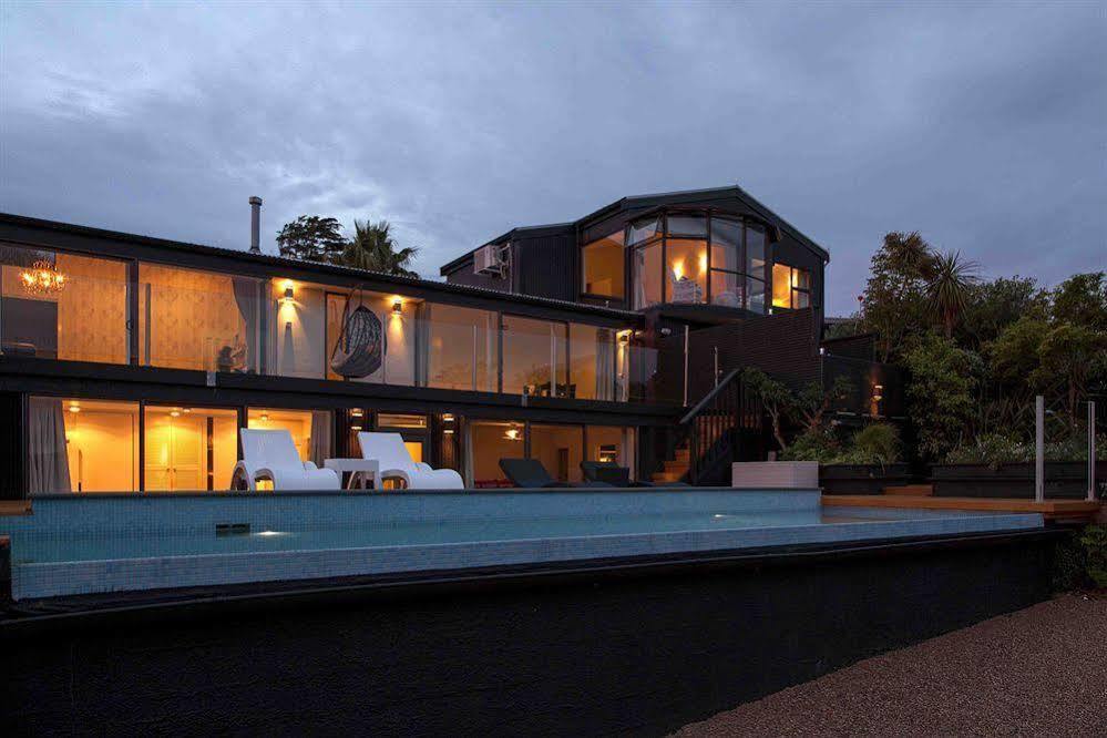 Le Chalet Waiheke Apartments Ostend ภายนอก รูปภาพ