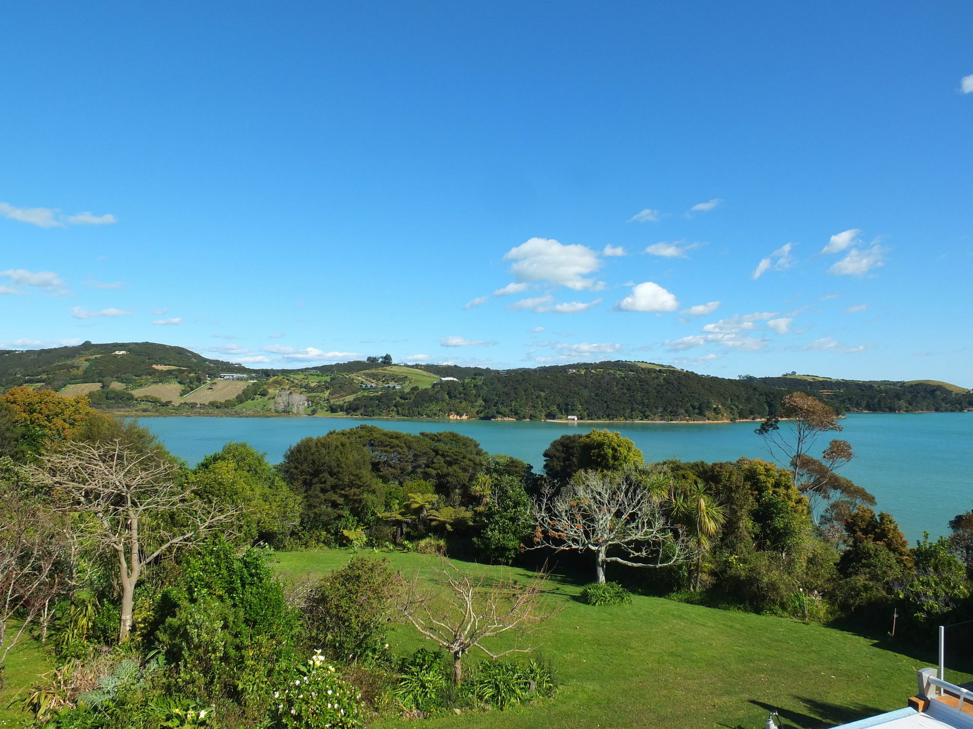 Le Chalet Waiheke Apartments Ostend ภายนอก รูปภาพ