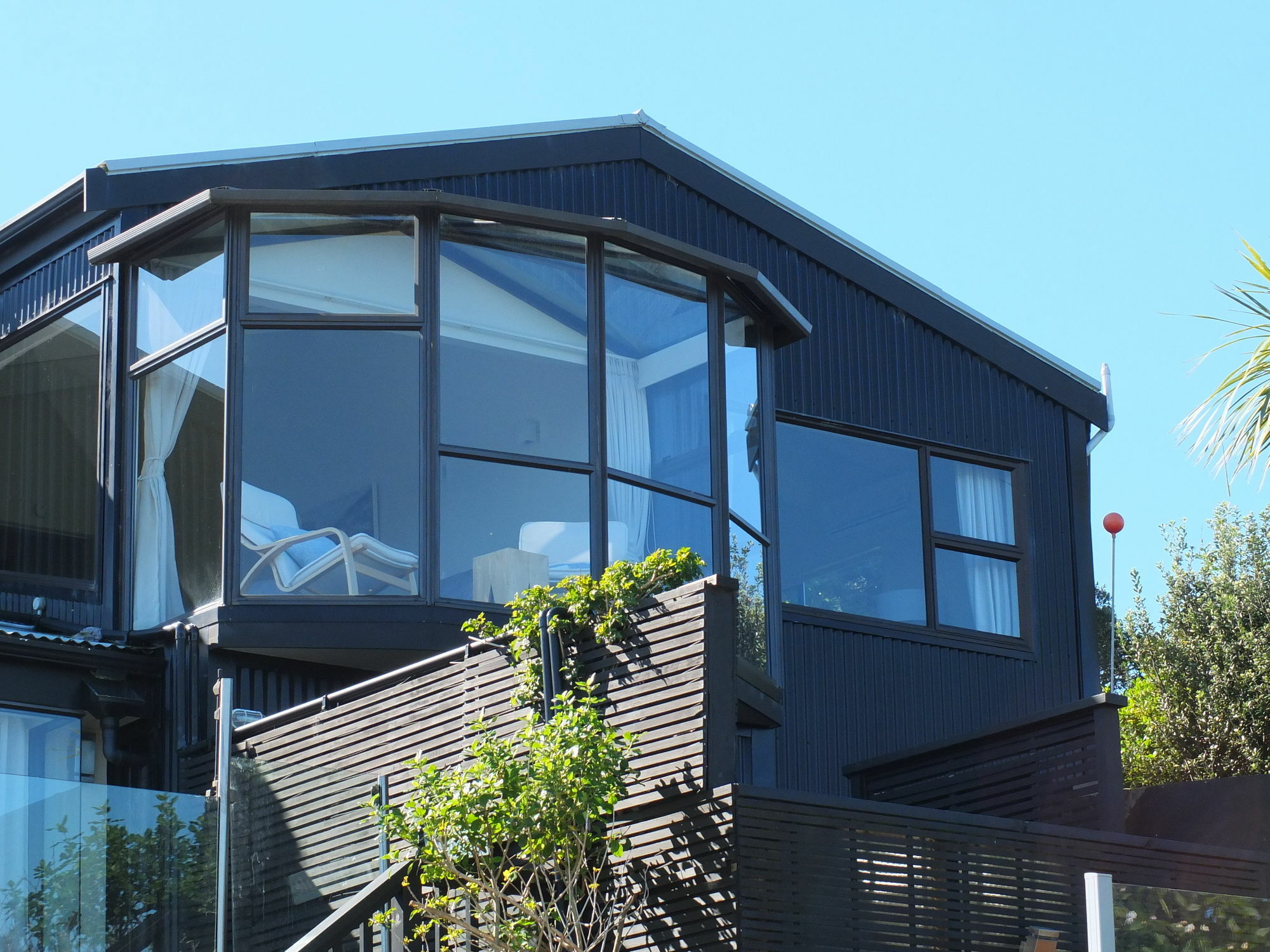 Le Chalet Waiheke Apartments Ostend ภายนอก รูปภาพ